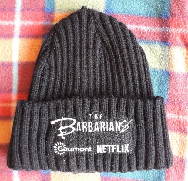 The Barbarians Barbárok Netflix sorozat kötött fekete sapka Beechfield