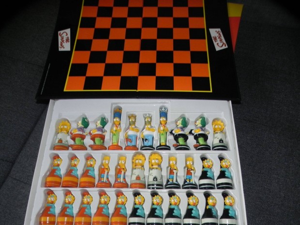 The Simpsons Simpson család sakk készlet az Igazi rajongóknak Simpson