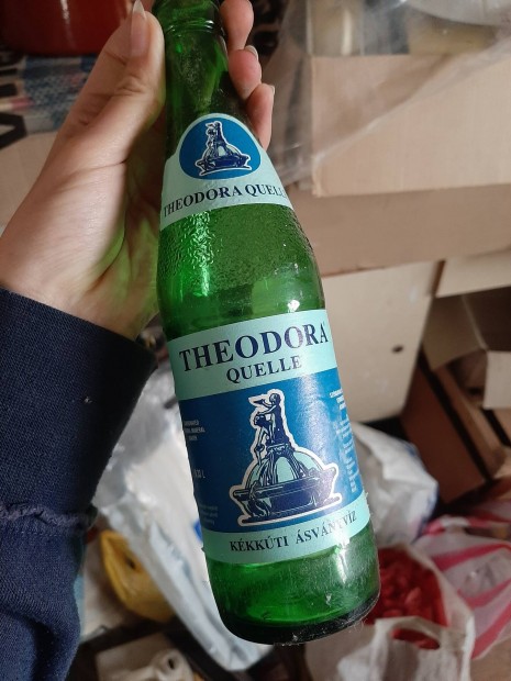 Theodora Quelle, kékkúti ásványvíz, 0,33 L üveg