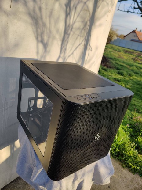 Thermaltake Core V21 Window Számítógépház