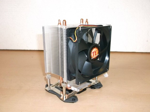 Thermaltake Toronyhűtő AMD processzorokhoz