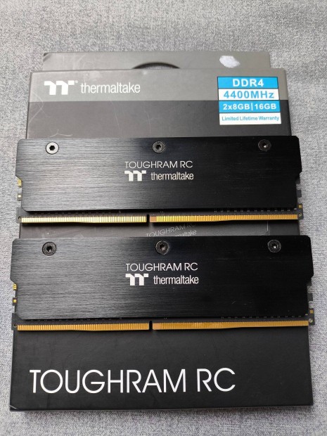 Thermaltake Toughram RC 16GB (2x8GB) DDR4 4400MHz RA24D408Gx2-4400C19A