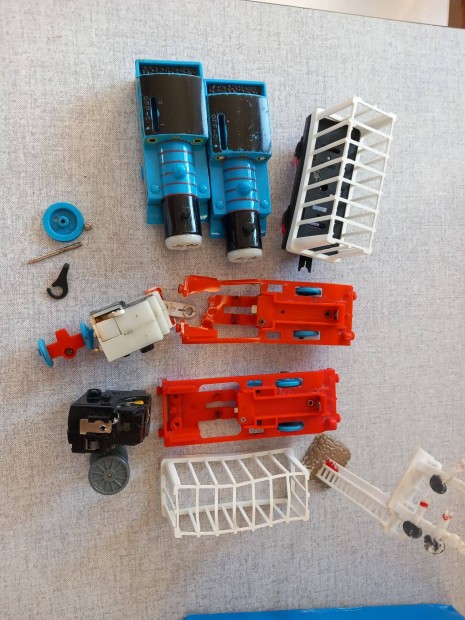 Thomas s bartai trackmaster motoros alkatrszek egybe javtshoz