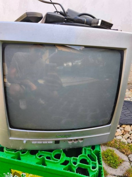 Thomson 35cm kptlj, kis hagyomnyos sznes TV + SET-TOP-Box
