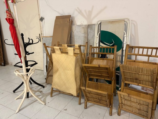 Thonet, rattan, bambusz s antik kisbtorok szinte ingyen