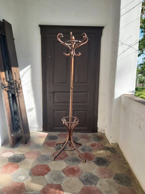 Thonet jelleg fa ll fogas - Olcsn!
