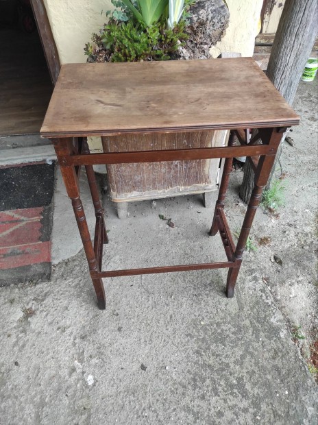 Thonet kis asztal antik stlus