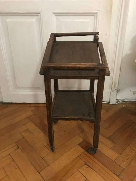 Thonet polcos asztalka, fm kerekekkel, 70 cm magas s 36x35cm a polc