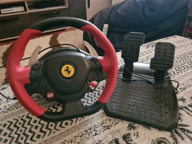 Thrustmaster Ferrari 458 Spider Xbox One kormny pedllal