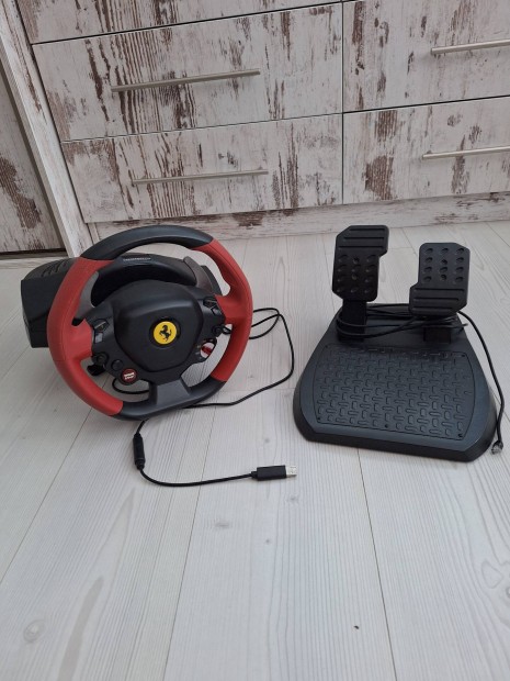 Thrustmaster Racing Wheel and pedals Ferrari 458  Xbox One