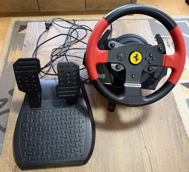 Thrustmaster T150 Ferrari Force Feedback Kormny