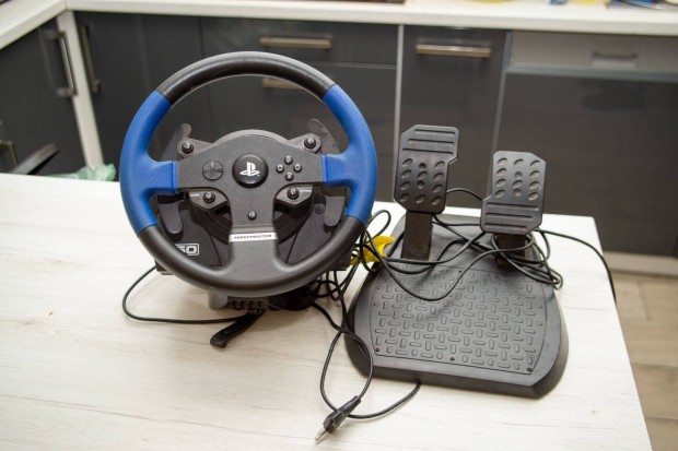 Thrustmaster T150 kormny