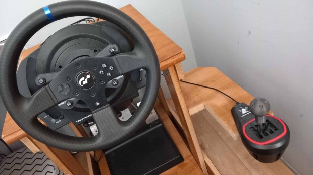 Thrustmaster T300 RS GT Edition / Thrustmaster TH8S Shifter Add-On kon