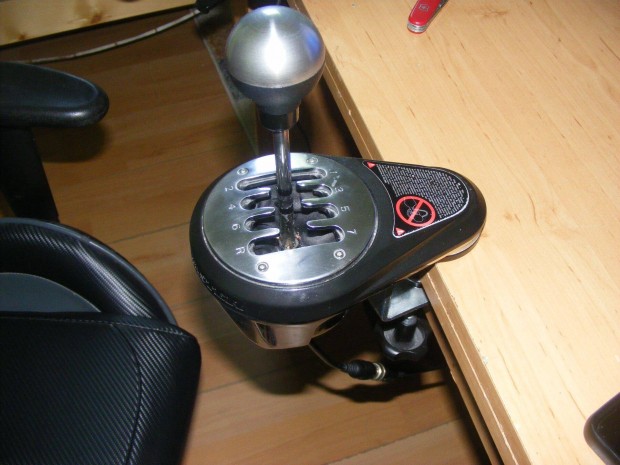 Thrustmaster TH8A elad