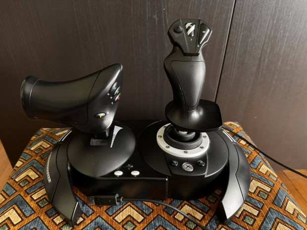 Thrustmaster T. Flight Hotas One Joystick PC, Xbox botkormány