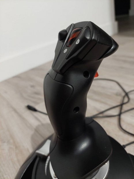 Thrustmaster joystick garancilis