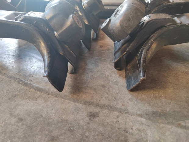 Thule 1060 Tető Csomagtartó Autóra