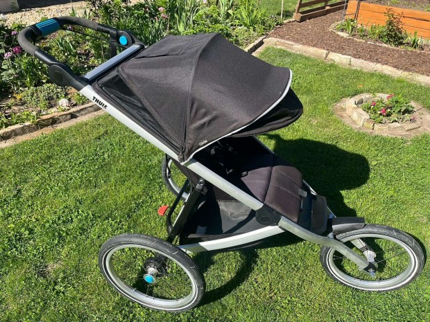 Thule Glide 2 Jet Black on Aluminium
