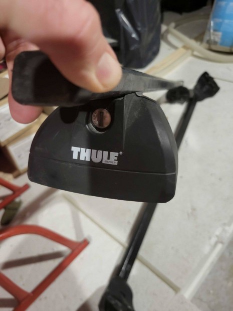 Thule Squarebar 118 foxpontos r�gz�t�s
