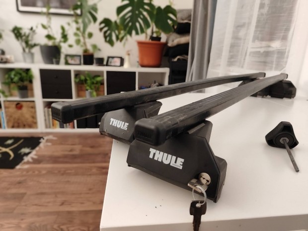 Thule Squarebar acél tetőcsomagtartó tetőkorlátos autókhoz 712100