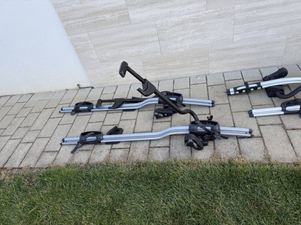 Thule Tetőcsomagtartóra Szerelhető Kerékpártartók