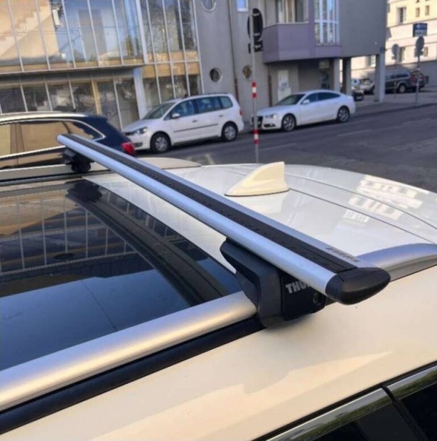 Thule Wingbar tetcsomagtart 