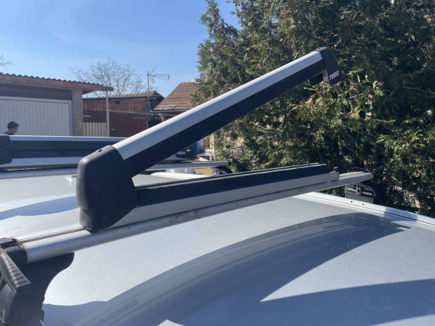 Thule dupla snowboard tart 
