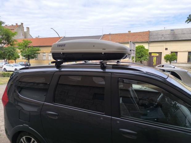Thule tet�box elad�,nagy m�ret�!
