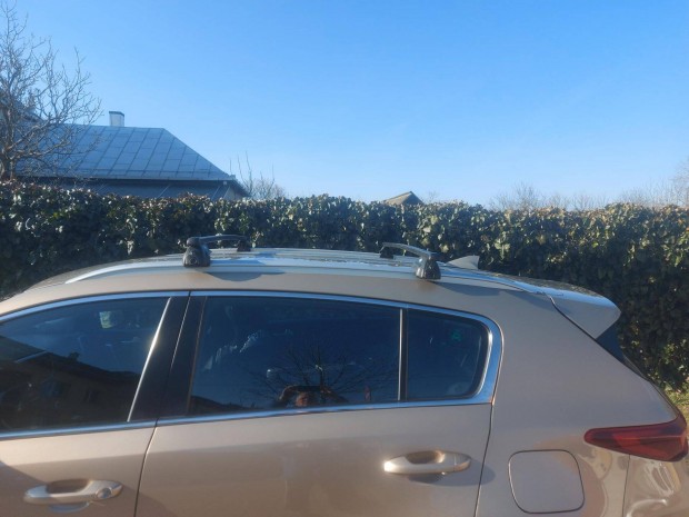Thule tetőcsomagtartó KIA Sportage-hez eladó!