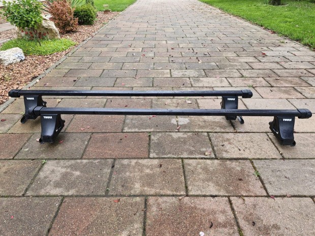 Thule tetőcsomagtartó Toyota Avensis T25-höz (2003-2008)