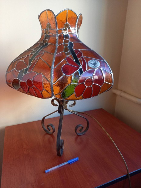 Tiffany lampa uveg 60 cm magas, atmeroje 40 cm