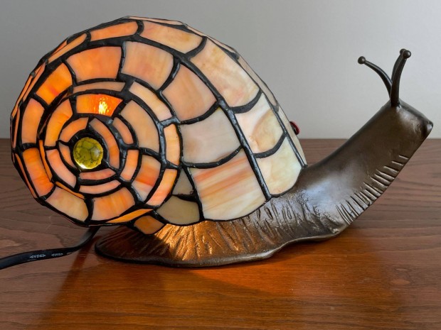Tiffany-stlus, csiga formj asztali lmpa