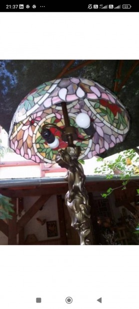 Tiffany stlus lampa