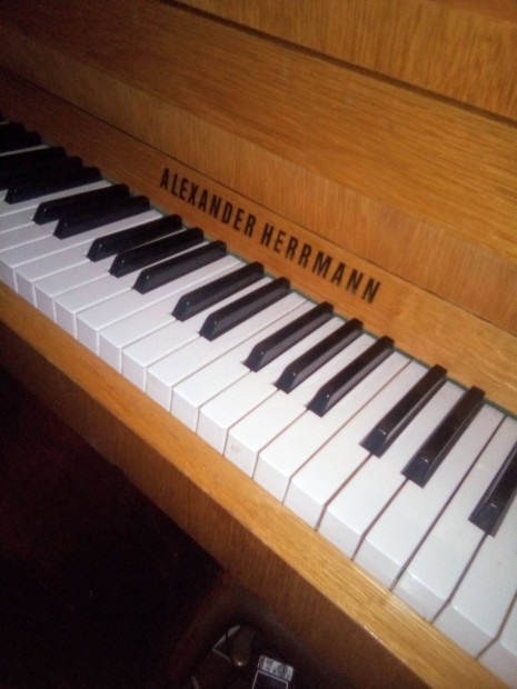 Tipikus zongorahang-sznezet/Union GDR/full pncltks piann 