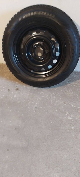 Tpusvlts miatt elad 4 db jszer, tli, szerelt gpjrmkerk