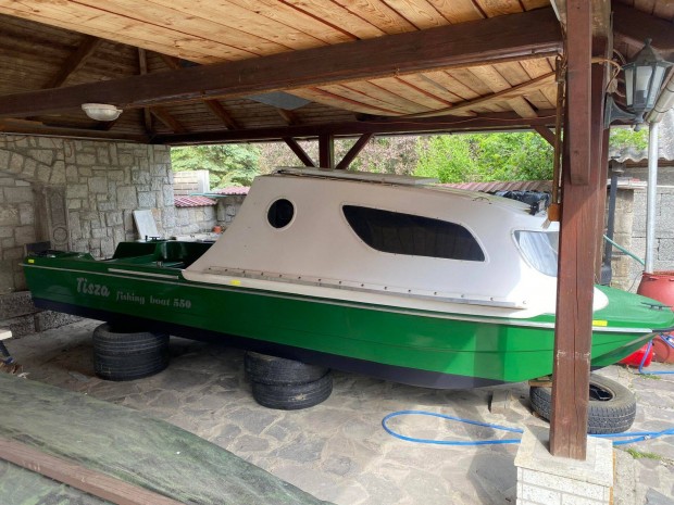 Tisza Fishing Boat 550 kabinos csnak lakhaj