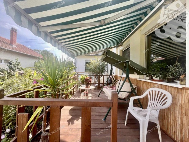 Tiszaalp�r k�zpontj�ban, polg�ri jelleg�, 3 szob�s csal�di h�z elad�!