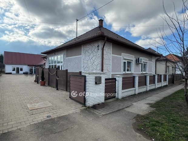 Tiszacsegei 285 nm-es h�z elad�