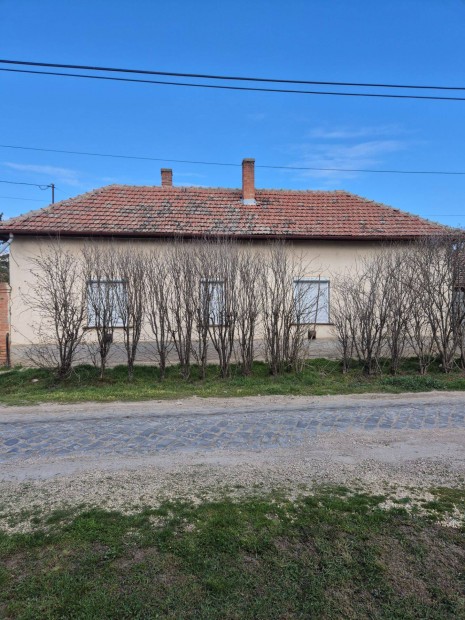 Tiszad�ldv�r elad� ingatlan