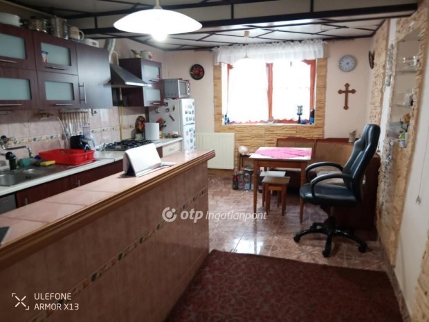 Tiszaf�ldv�ri 127 nm-es h�z elad�