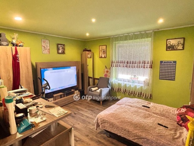 Tiszaf�ldv�ri 150 nm-es h�z elad�