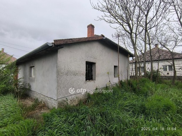 Tiszaf�ldv�ri elad� 87 nm-es h�z