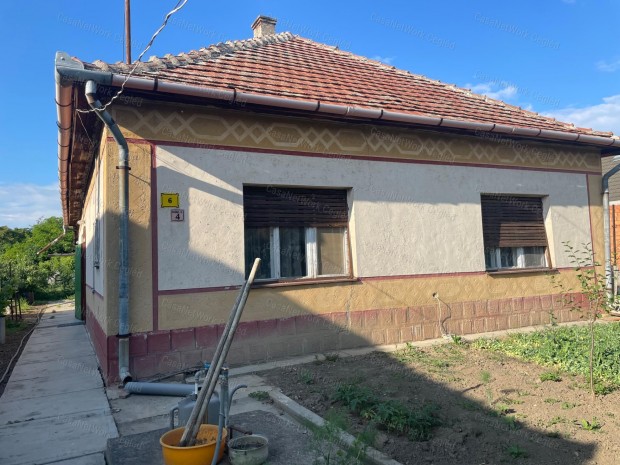 Tiszafldvron csaldi hz elad