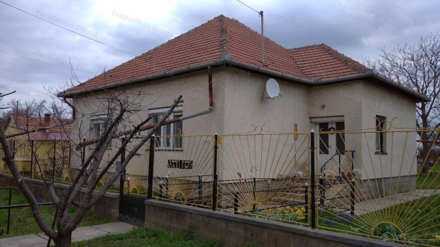 Tiszafldvron elad kertes csaldi hz!