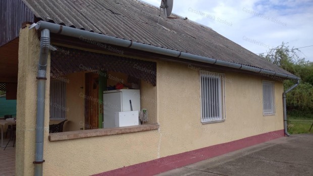 Tiszaf�ldv�ron elad� t�gla �p�t�s� nyaral�!