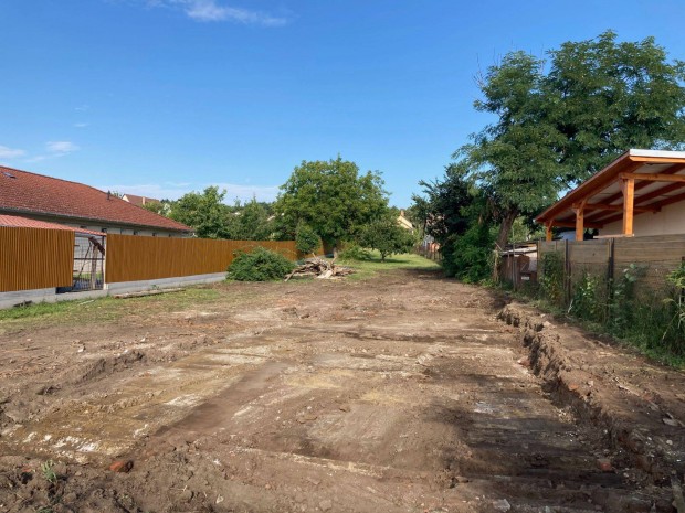 Tiszaf�red Sz�chenyi kert 1. sz�m alatt 1189 m2-es �p�t�si telek elad�