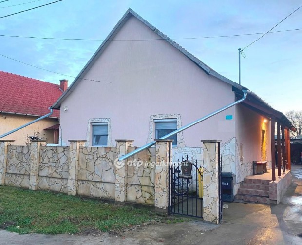 Tiszaf�redi 121 nm-es h�z elad�