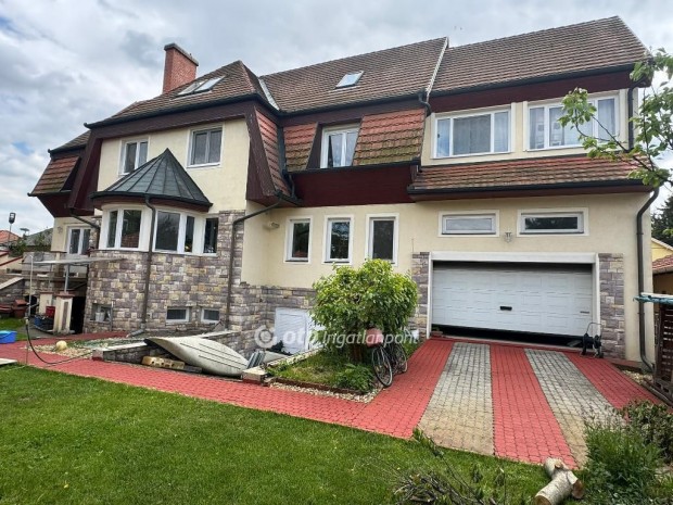 Tiszaf�redi 558 nm-es h�z elad�