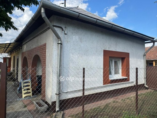 Tiszaf�redi 69 nm-es h�z elad�