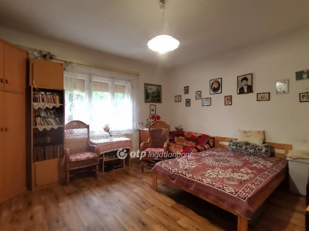 Tiszaf�redi 86 nm-es h�z elad�